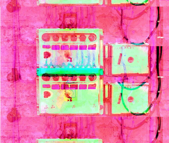 Manufakturen-Blog-PopArt-Projekt: Elektroverteilung II dreifach, johannisbeerrot (Foto: Wigmar Bressel) - basierend auf einem Foto im Websaal der Leinenmanufaktur Seegers & Sohn in Steinhude