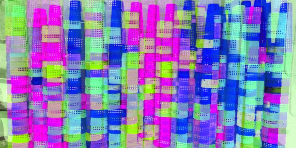Manufakturen-Blog-PopArt-Projekt: Garnrollen III, pink / blau (Foto: Wigmar Bressel) - basierend auf einem Foto von abgespulten Hülsen im Garnlager der Leinenweberei Seegers & Sohn im niedersächsischen Steinhude