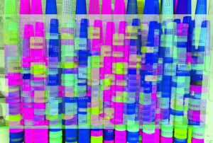 Manufakturen-Blog-PopArt-Projekt: Garnrollen III, pink / blau (Foto: Wigmar Bressel) - basierend auf einem Foto von abgespulten Hülsen im Garnlager der Leinenweberei Seegers & Sohn im niedersächsichen Steinhude