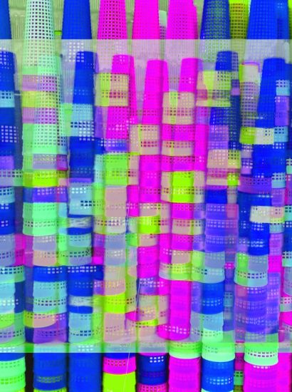 Manufakturen-Blog-PopArt-Projekt: Garnrollen III, pink / blau (Foto: Wigmar Bressel) - basierend auf einem Foto von abgespulten Hülsen im Garnlager der Leinenweberei Seegers & Sohn im niedersächsischen Steinhude