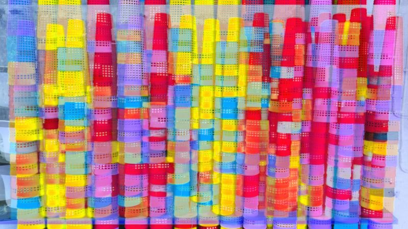 Manufakturen-Blog-PopArt-Projekt: Garnrollen III, gelb / rot (Foto: Wigmar Bressel) - basierend auf einem Foto von abgespulten Hülsen im Garnlager der Leinenweberei Seegers & Sohn im niedersächsischen Steinhude