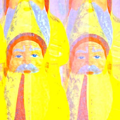 Manufakturen-Blog-PopArt-Projekt: Vier Weihnachtsmänner, gelb (Foto: Wigmar Bressel) - basierend auf einem Foto einer Weihnachtsmann-Figur aus Papiermaché aus der Manufaktur Marolin im thüringischen Steinach