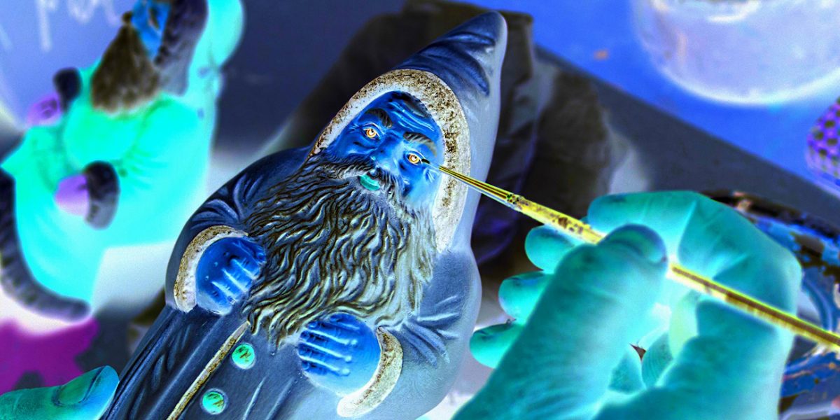 Manufakturen-Blog-PopArt-Projekt: Grinchs Blauer Weihnachtsmann (Foto: Wigmar Bressel) - basierend auf einem Foto beim Bemalen einer der 140 verschiedenen Weihnachtsmann-Figuren in der Produktion der Papiermaché-Manufaktur Marolin in Steinach im thüringischen Schiefergebirge