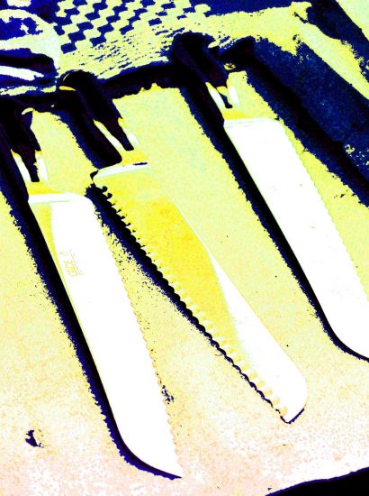 Manufakturen-Blog-PopArt-Projekt: Brotmesser, gelb I (Foto: Wigmar Bressel) - basierend auf einem Foto in der Produktion der Solinger Messerschmiede Güde von Messern der preisgekrönten Serie 'Delta' ('Manufakturprodukt des Jahres 2019')