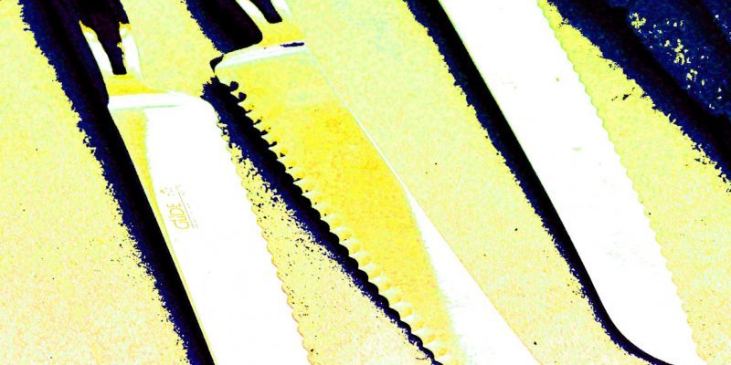 Manufakturen-Blog-PopArt-Projekt: Brotmesser, gelb I (Foto: Wigmar Bressel) - basierend auf einem Foto in der Produktion der Solinger Messerschmiede Güde von Messern der preisgekrönten Serie 'Delta' ('Manufakturprodukt des Jahres 2019')