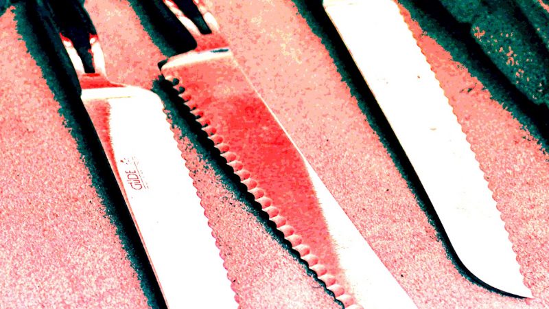 Manufakturen-Blog-PopArt-Projekt: Brotmesser, rosa I (Foto: Wigmar Bressel) - basierend auf einem Foto in der Produktion der Solinger Messerschmiede Güde von Messern der preisgekrönten Serie 'Delta' ('Manufakturprodukt des Jahres 2019')