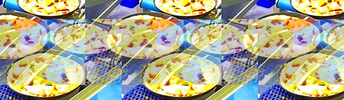 Manufakturen-Blog-PopArt-Projekt: Pizza I dreifach, blau / gelb (Foto: Wigmar Bressel) - basierend auf einem Foto in der Produktion der Lebensmittelmanufaktur Pizza Lorenzo GmbH in Hambrücken - dort werden jedes Jahr vier Millionen Pizzen für den Lebensmitteleinzelhandel von Hand gefertigt...