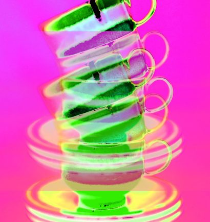 Manufakturen-Blog-PopArt-Projekt: Tassen dreifach, grün / pink (Foto: Wigmar Bressel) - basierend auf einem Foto von Tassen aus der Porzellanmanufaktur Fürstenberg