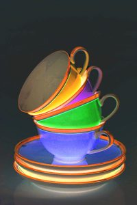 Manufakturen-Blog-PopArt-Projekt: Vier Tassen II, golden (Foto: Wigmar Bressel) - basierend auf einem Foto von Tassen der Serie Colourmix der Porzellanmanufaktur Reichenbach