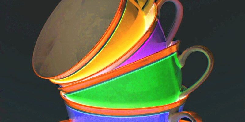 Manufakturen-Blog-PopArt-Projekt: Vier Tassen II, golden (Foto: Wigmar Bressel) - basierend auf einem Foto von Tassen der Serie Colourmix der Porzellanmanufaktur Reichenbach