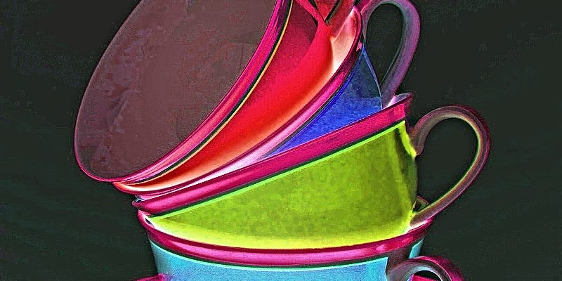 Manufakturen-Blog-PopArt-Projekt: Vier Tassen II, violett (Foto: Wigmar Bressel) - basierend auf einem Foto von Tassen der Serie Colourmix der Porzellanmanufaktur Reichenbach