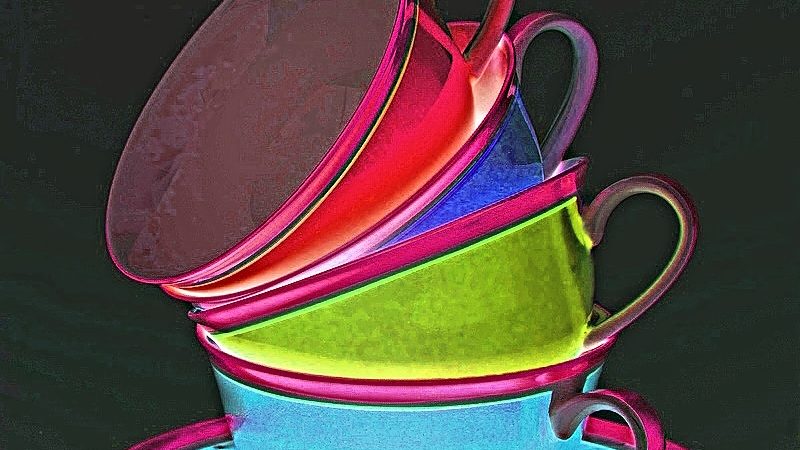 Manufakturen-Blog-PopArt-Projekt: Vier Tassen II, violett (Foto: Wigmar Bressel) - basierend auf einem Foto von Tassen der Serie Colourmix der Porzellanmanufaktur Reichenbach