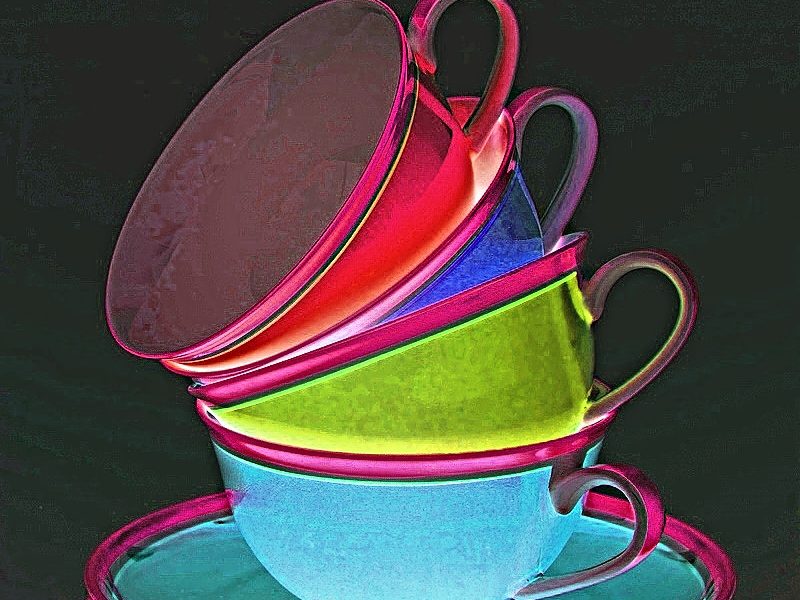 Manufakturen-Blog-PopArt-Projekt: Vier Tassen II, violett (Foto: Wigmar Bressel) - basierend auf einem Foto von Tassen der Serie Colourmix der Porzellanmanufaktur Reichenbach