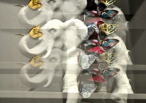 Manufakturen-Blog-PopArt-Projekt: White Elephant, gestapelt (Foto: Wigmar Bressel) - basierend auf einem Foto einer Plastik von Maria Volokhova für die Porzellanmanufakur Reichenbach