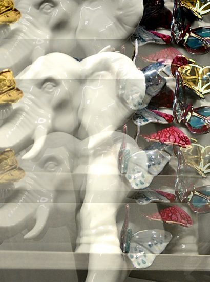 Manufakturen-Blog-PopArt-Projekt: White Elephant, gestapelt (Foto: Wigmar Bressel) - basierend auf einem Foto einer Plastik von Maria Volokhova für die Porzellanmanufakur Reichenbach