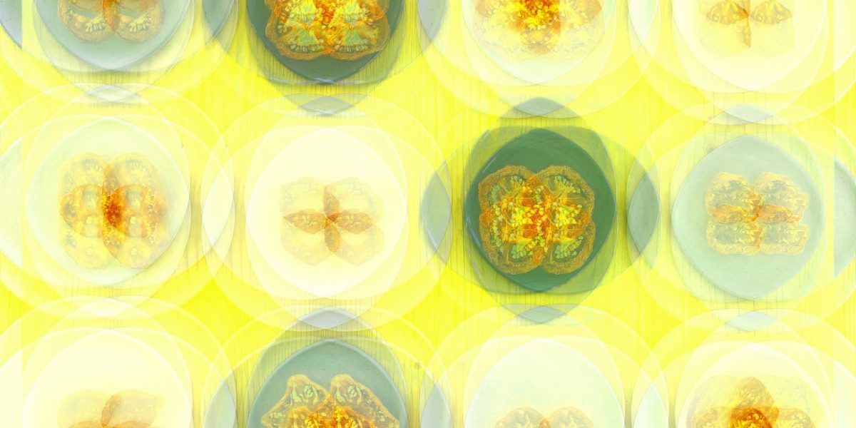 Manufakturen-Blog-PopArt-Projekt: Teller VII (Fahnen), quer zitronengelb (Foto: Wigmar Bressel) - basierend auf einem Foto von Kathrin Ritzi-Schaufelberger von Tellern des eidgenössischen Ritziporzellan aus Kradolf