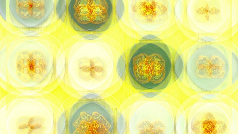 Manufakturen-Blog-PopArt-Projekt: Teller VII (Fahnen), quer zitronengelb (Foto: Wigmar Bressel) - basierend auf einem Foto von Kathrin Ritzi-Schaufelberger von Tellern des eidgenössischen Ritziporzellan aus Kradolf