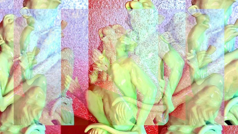 Manufakturen-Blog-PopArt-Projekt: Skulptur VI, lila / johannisbeerrot (Foto: Wigmar Bressel) - basierend auf einem Foto des 'Räucheraffens' der Sächsischen Porzellanmanufaktur Dresden (1872 - 2020) in Freital-Potschappel