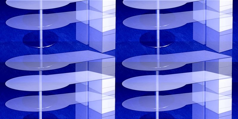 Manufakturen-Blog-PopArt-Projekt: Schreibtisch I, weiß / blau (Foto: Wigmar Bressel) - basierend auf einem Foto des Schreibtisches 'Denkplatz' aus HPL aus der Möbelmanufaktur Tamesis im sachsen-anhaltinischen Dessau-Roßlau