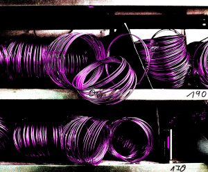 Manufakturen-Blog-PopArt-Projekt: Kupferdraht III (190/130), lila (Foto: Wigmar Bressel) - basierend auf einem Foto im Zuschnitt bei Urban Lampenschirme in Arnsberg