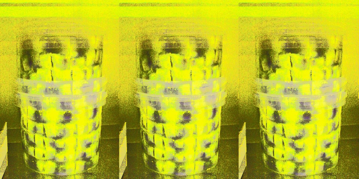 Manufakturen-Blog-PopArt-Projekt: Drei Eimer Rollmops I, gelb (Foto: Wigmar Bressel) - basierend auf einem Foto in der Produktion der Lebensmittelmanufaktur Wismar-Fisch im Wismarer Hafen