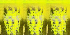 Manufakturen-Blog-PopArt-Projekt: Drei Eimer Rollmops I, gelb (Foto: Wigmar Bressel) - basierend auf einem Foto in der Produktion der Lebensmittelmanufaktur Wismar-Fisch im Wismarer Hafen