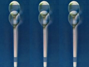 Manufakturen-Blog-PopArt-Projekt: Löffel II, blau (Foto: Wigmar Bressel) - basierend auf einem Foto von Kaffeelöffeln der Serie 'mono a' von Peter Raacke aus der Stahlwarenmanufaktur Mono in Mettmann