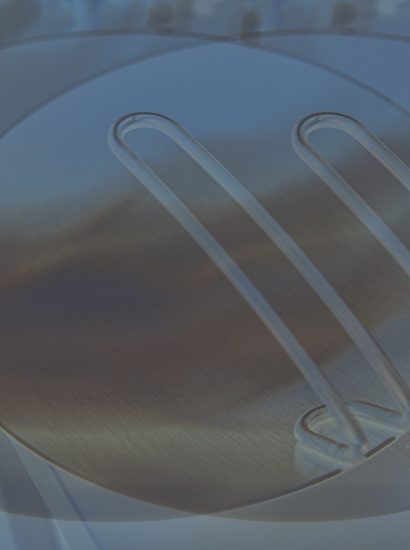 Manufakturen-Blog-PopArt-Projekt: mono multitop, blau (Foto: Wigmar Bressel) - basierend auf einem Foto von Marcus Meyer vom prämierten Topfdeckel aus der Manufaktur Mono aus Mettmann; der Deckel passt auf die meisten Töpfe verschiedenster Hersteller und bietet verschiedene Einsatzmöglichkeiten.