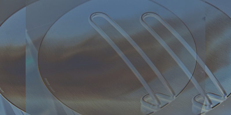 Manufakturen-Blog-PopArt-Projekt: mono multitop, blau (Foto: Wigmar Bressel) - basierend auf einem Foto von Marcus Meyer vom prämierten Topfdeckel aus der Manufaktur Mono aus Mettmann; der Deckel passt auf die meisten Töpfe verschiedenster Hersteller und bietet verschiedene Einsatzmöglichkeiten.