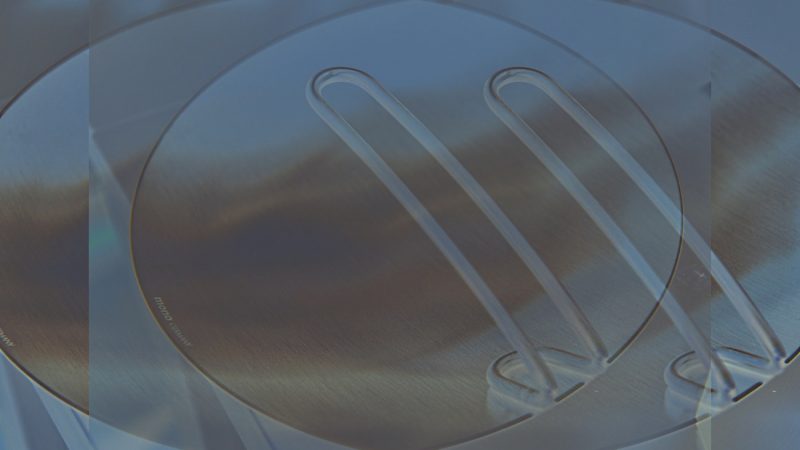 Manufakturen-Blog-PopArt-Projekt: mono multitop, blau (Foto: Wigmar Bressel) - basierend auf einem Foto von Marcus Meyer vom prämierten Topfdeckel aus der Manufaktur Mono aus Mettmann; der Deckel passt auf die meisten Töpfe verschiedenster Hersteller und bietet verschiedene Einsatzmöglichkeiten.