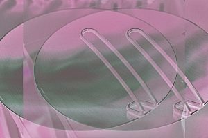 Manufakturen-Blog-PopArt-Projekt: mono multitop, rosa (Foto: Wigmar Bressel) - basierend auf einem Foto von Marcus Meyer vom prämierten Topfdeckel aus der Manufaktur Mono aus Mettmann; der Deckel passt auf die meisten Töpfe verschiedenster Hersteller und bietet verschiedene Einsatzmöglichkeiten.