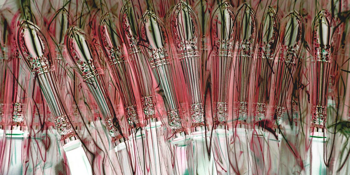 Manufakturen-Blog-PopArt-Projekt: Straßburger Empire, rot (Foto: Wigmar Bressel) - basierend auf einem Foto von Martin Specht beim Verpacken in der Silberwarenmanufaktur Wilkens in Bremen-Hemelingen