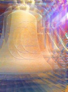 Manufakturen-Blog-PopArt-Projekt: Glocken I, golden (Foto: Wigmar Bressel) - basierend auf einem Foto der Hauptglocke des Europa-Carillons aus der Karlsruher Glocken- und Kunstgießerrei (heute: Glockengießerei Bachert) im Roten Turm in Halle an der Saale während der Aufnahme für das Audio-Logo des Manufakturen-Blogs