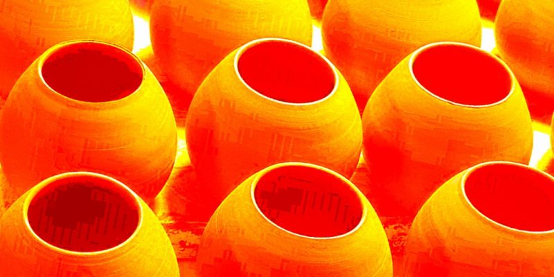 Manufakturen-Blog-PopArt-Projekt: Matebecher II, orange (Foto: Wigmar Bressel) - basierend auf einem Foto in der Produktion der Independent-Keramikerin Franziska M. Köllner in Leipzig