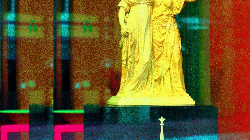 Manufakturen-Blog-PopArt-Projekt: Skulptur III, gelb (Foto: Wigmar Bressel) - basierend auf einem Foto der Prinzessinnen-Gruppe nach Schadow in einem Schaufenster der KPM Königliche Porzellanmanufaktur in Berlin