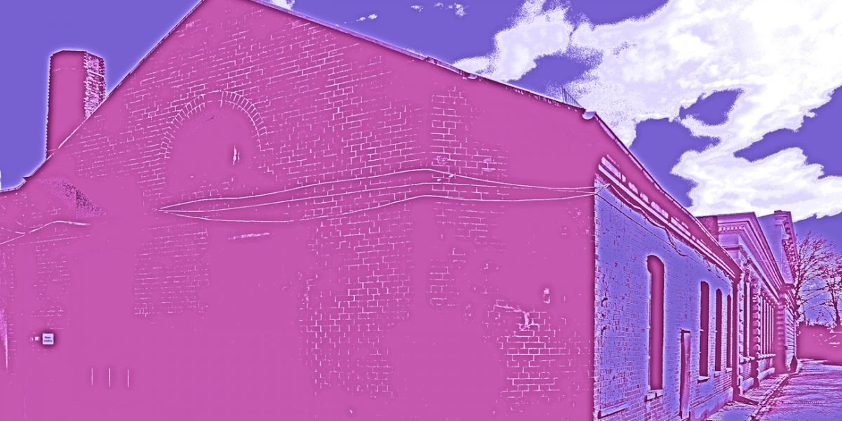 Manufakturen-Blog-PopArt-Projekt: Koch & Bergfeld Silberwarenmanufaktur II, pink (Foto: Wigmar Bressel) - basierend auf einem Foto des Werkskomplexes in der Bremer Neustadt