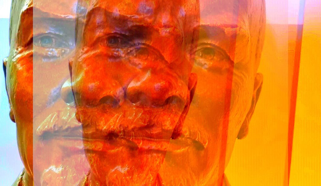 Manufakturen-Blog-PopArt-Projekt: Büste I (Lenin), rot (Foto: Wigmar Bressel) - basierend auf einem Foto im Museum zum Lauchhammer Kunstguss; Hinterlassenschaften des Sozialismus