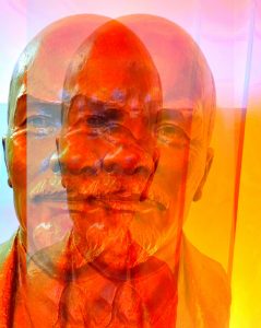 Manufakturen-Blog-PopArt-Projekt: Büste I (Lenin), rot (Foto: Wigmar Bressel) - basierend auf einem Foto im Museum zum Lauchhammer Kunstguss; Hinterlassenschaften des Sozialismus