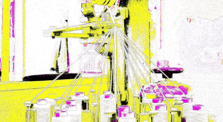 Manufakturen-Blog-PopArt-Projekt: Maschine IV (Kordelmaschine), gelb (Foto: Wigmar Bressel) - basierend auf einem Foto aus der Leinenmanufaktur Hoffmann in Neukirch/Lausitz