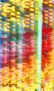 Manufakturen-Blog-PopArt-Projekt: Tassen VIII, gelb (Foto: Wigmar Bressel) - basierend auf einem Foto im Werksverkauf der Porzellanmanufaktur Dibbern in Hohenberg an der Eger