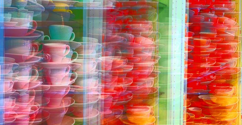 Manufakturen-Blog-PopArt-Projekt: Tassen VIII, gelb (Foto: Wigmar Bressel) - basierend auf einem Foto im Werksverkauf der Porzellanmanufaktur Dibbern in Hohenberg an der Eger