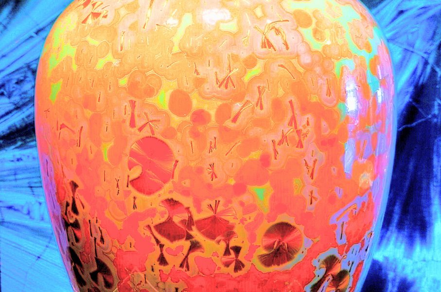 Manufakturen-Blog-PopArt-Projekt: Vase VIII, lachsfarben (Foto: Wigmar Bressel) - basierend auf einem Foto von im Werksmuseum der Porzellanmanufaktur Fürstenberg