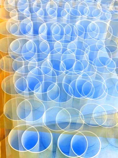 Manufakturen-Blog-PopArt-Projekt: Vasen XIII, hellblau / braun (Foto: Wigmar Bressel) - basierend auf einem Foto in der Produktion der niedersächsischen Porzellanmanufaktur Fürstenberg