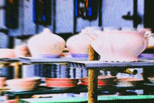 Manufakturen-Blog-PopArt-Projekt: Am Brennofen, pastell (Foto: Wigmar Bressel) - basiernd auf einem Foto in der Produktion der thüringischen Porzellanmanufaktur Reichenbach