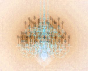 Manufakturen-Blog-PopArt-Projekt: Der Kronleuchter, sandfarben (Foto: Wigmar Bressel) - basierend auf einem Foto der LMW Leuchten-Manufactur in Wurzen von einem ihrer berühmten Kronleuchter