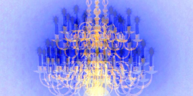 Manufakturen-Blog-PopArt-Projekt: Der Kronleuchter, ultramarienblau (Foto: Wigmar Bressel) - basierend auf einem Foto der LMW Leuchten-Manufactur in Wurzen von einem ihrer berühmten Kronleuchter