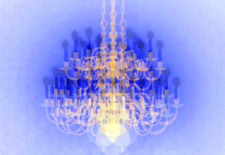 Manufakturen-Blog-PopArt-Projekt: Der Kronleuchter, ultramarienblau (Foto: Wigmar Bressel) - basierend auf einem Foto der LMW Leuchten-Manufactur in Wurzen von einem ihrer berühmten Kronleuchter