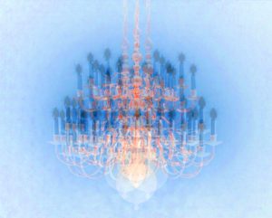 Manufakturen-Blog-PopArt-Projekt: Der Kronleuchter, hellblau (Foto: Wigmar Bressel) - basierend auf einem Foto der LMW Leuchten-Manufactur in Wurzen von einem ihrer berühmten Kronleuchter