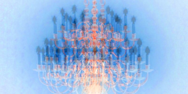 Manufakturen-Blog-PopArt-Projekt: Der Kronleuchter, hellblau (Foto: Wigmar Bressel) - basierend auf einem Foto der LMW Leuchten-Manufactur in Wurzen von einem ihrer berühmten Kronleuchter