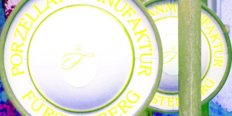 Manufakturen-Blog-PopArt-Projekt: Fürstenberg, neongelb (Foto: Wigmar Bressel) - basierend auf einem Foto von Martin Specht vom Eingangstor zur Porzellanmanufaktur Fürstenberg in Fürstenberg an der Weser